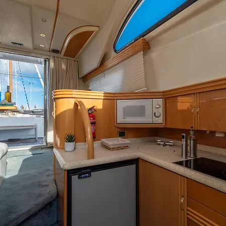 Barco Experience Botel